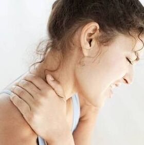 Xương sống cổ tử cung dẫn đến việc véo các dây thần kinh trên cổ